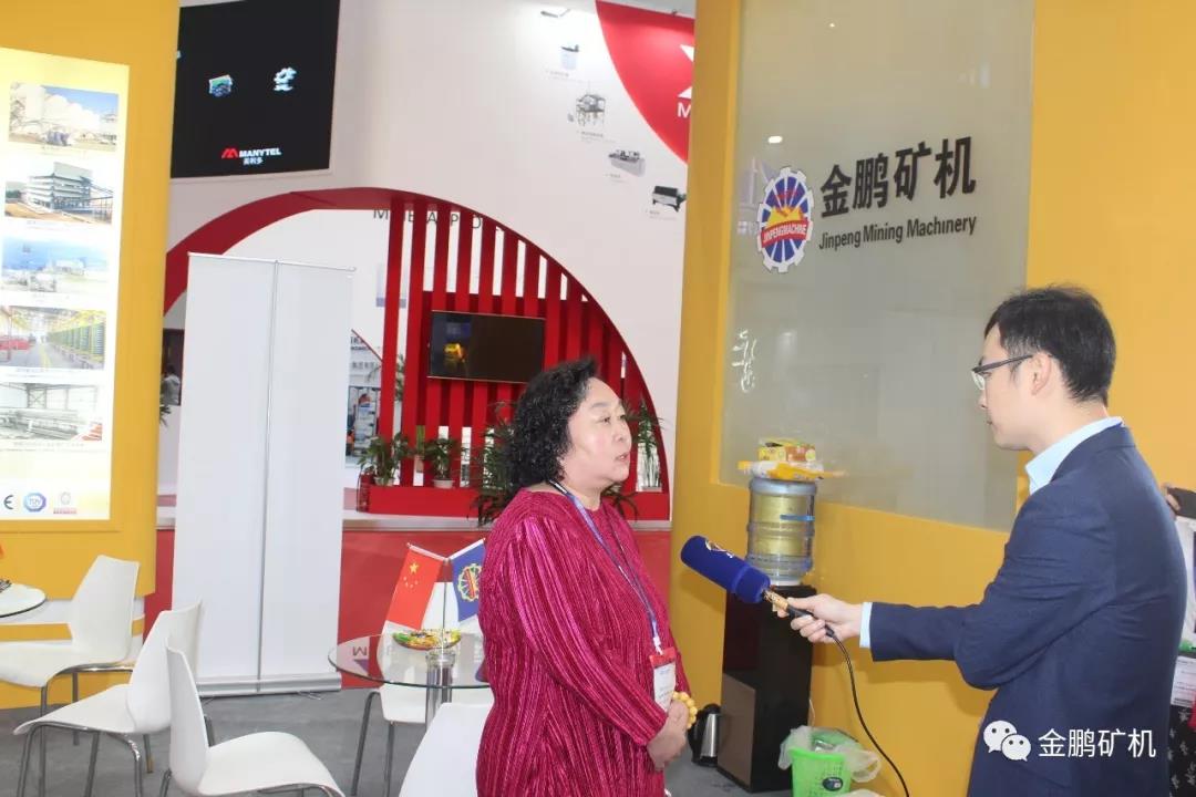 于建環董事長接受天津電視臺采訪 于建環董事長接受天津電視臺采訪